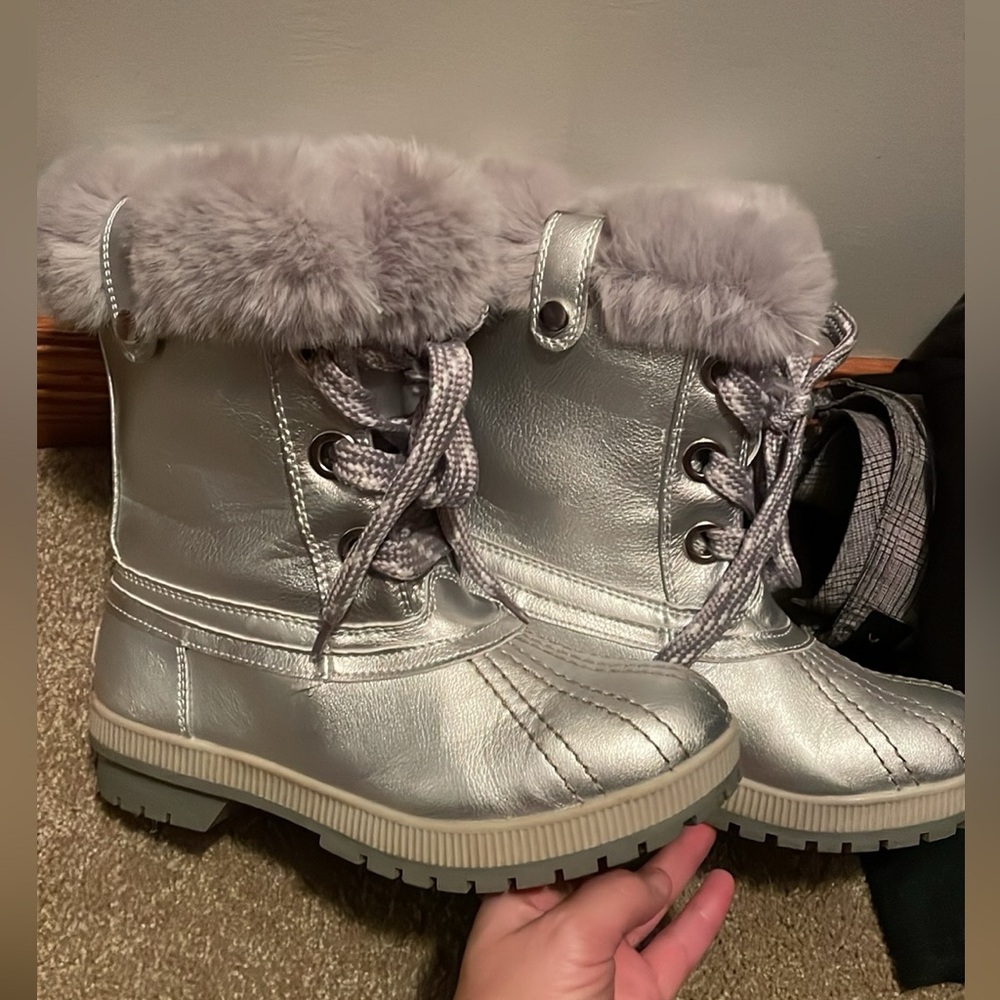 Silver London Fog furry boots size 7